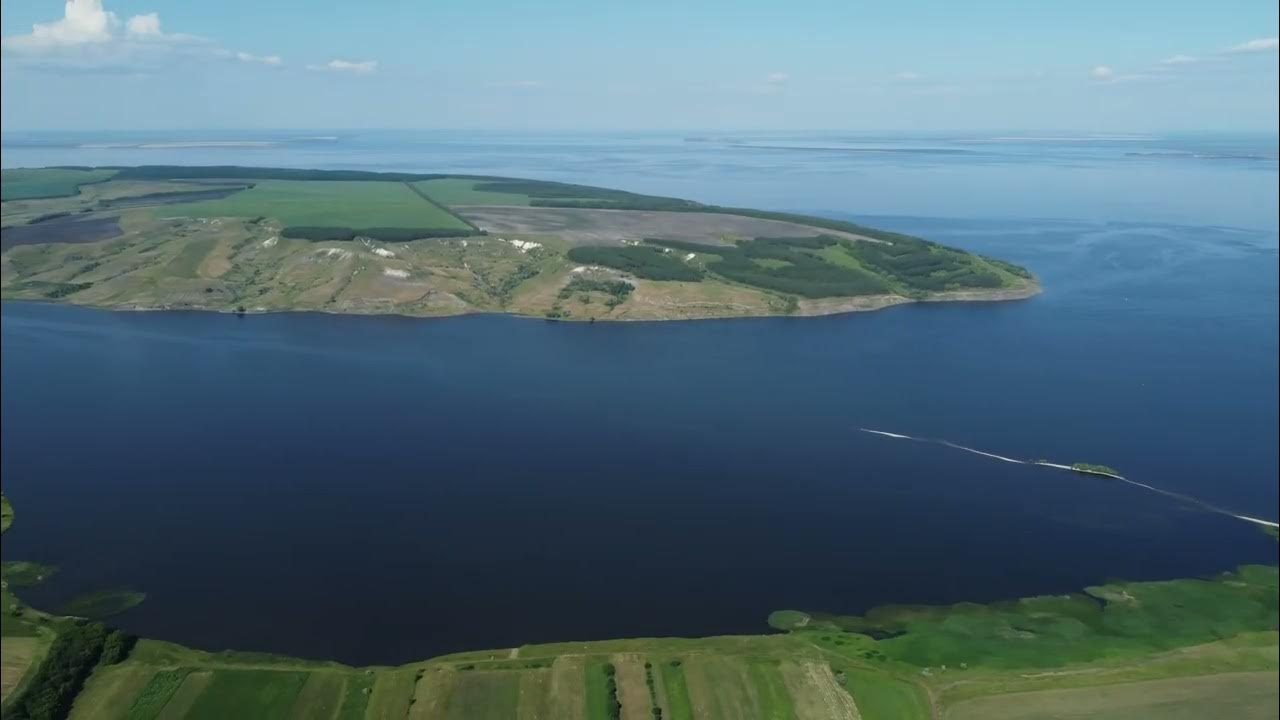 Вид на Волгу и горы
